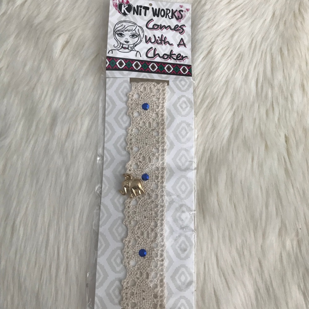 Knit Choker With Elephant Charm